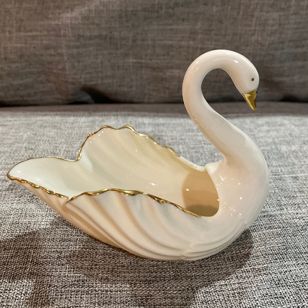 Lenox small vintage swan